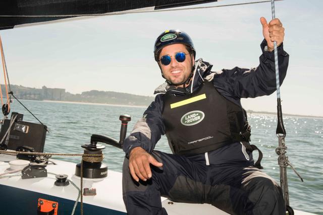 David Bustamante con el Land Rover Bar Academy en las Extreme Sailing Series