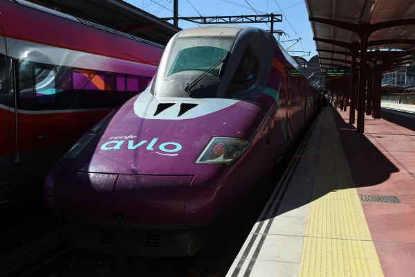 Renfe habilita alternativas para transportar a viajeros afectados por la suspensión en València