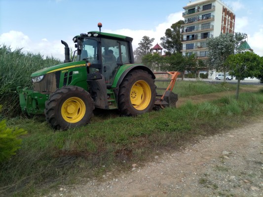 Burriana concluirá la limpieza de El Arenal y habilitará pasarelas de acceso a la playa