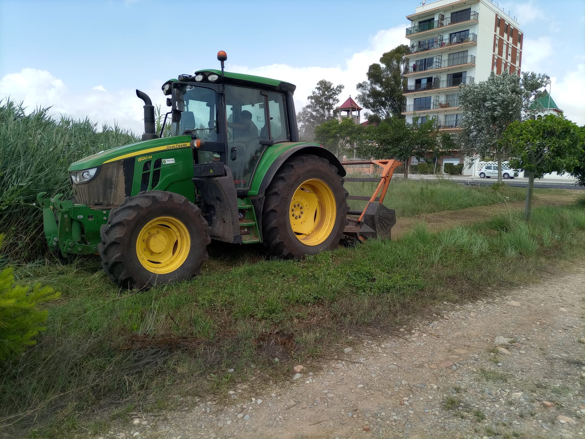 Burriana concluirá la limpieza de El Arenal y habilitará pasarelas de acceso a la playa