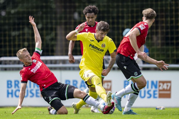 Los goles de Adriano y Geralnik decantaron el partido del Villarreal B ante el Hannover 96 U23