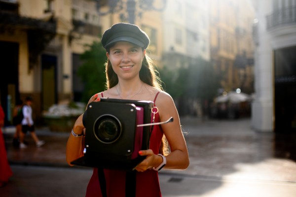 Olga, la fotógrafa de la Plaza del Ayuntamiento 