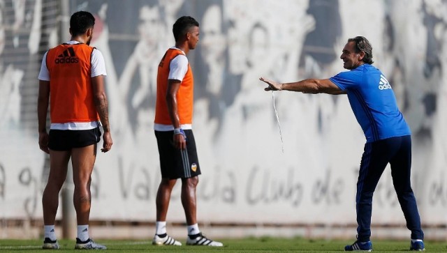 Alves, Parejo y Enzo Pérez vuelven al grupo