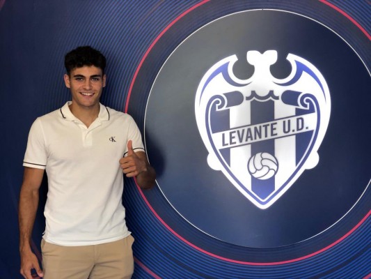 El Levante renueva al canterano Andrés García por una temporada más y otras tres opcionales
