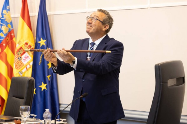 Toni Pérez cabalgará la Diputación de Alicante a los lomos de Carlos Mazón 