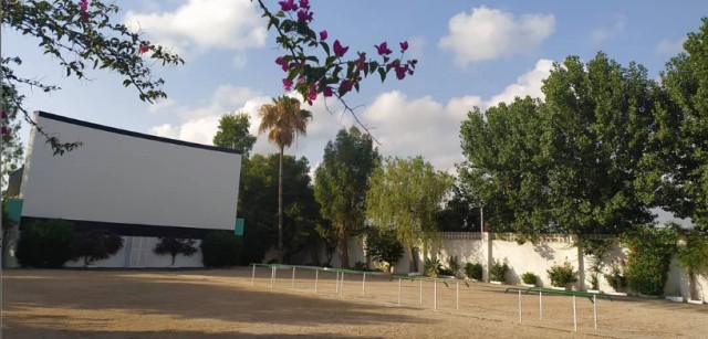 Cine Charly, un punto de encuentro familiar desde el verano del 79 en la playa de Miramar