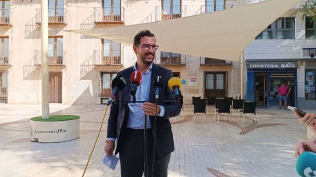 Toldos en las calles de Elche al estilo de Murcia y Málaga: el 