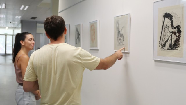Benidorm expone una colección de láminas firmadas por el artista sevillano Francisco Díaz