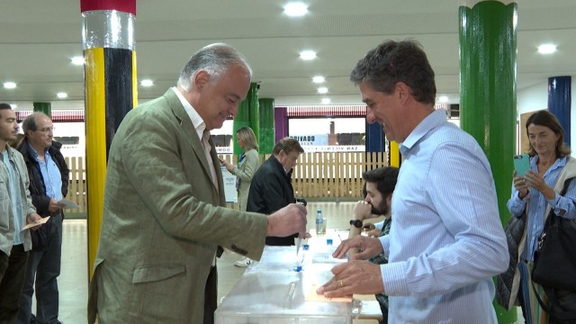 Los candidatos valencianos vuelven a casa para votar el domingo por la mañana