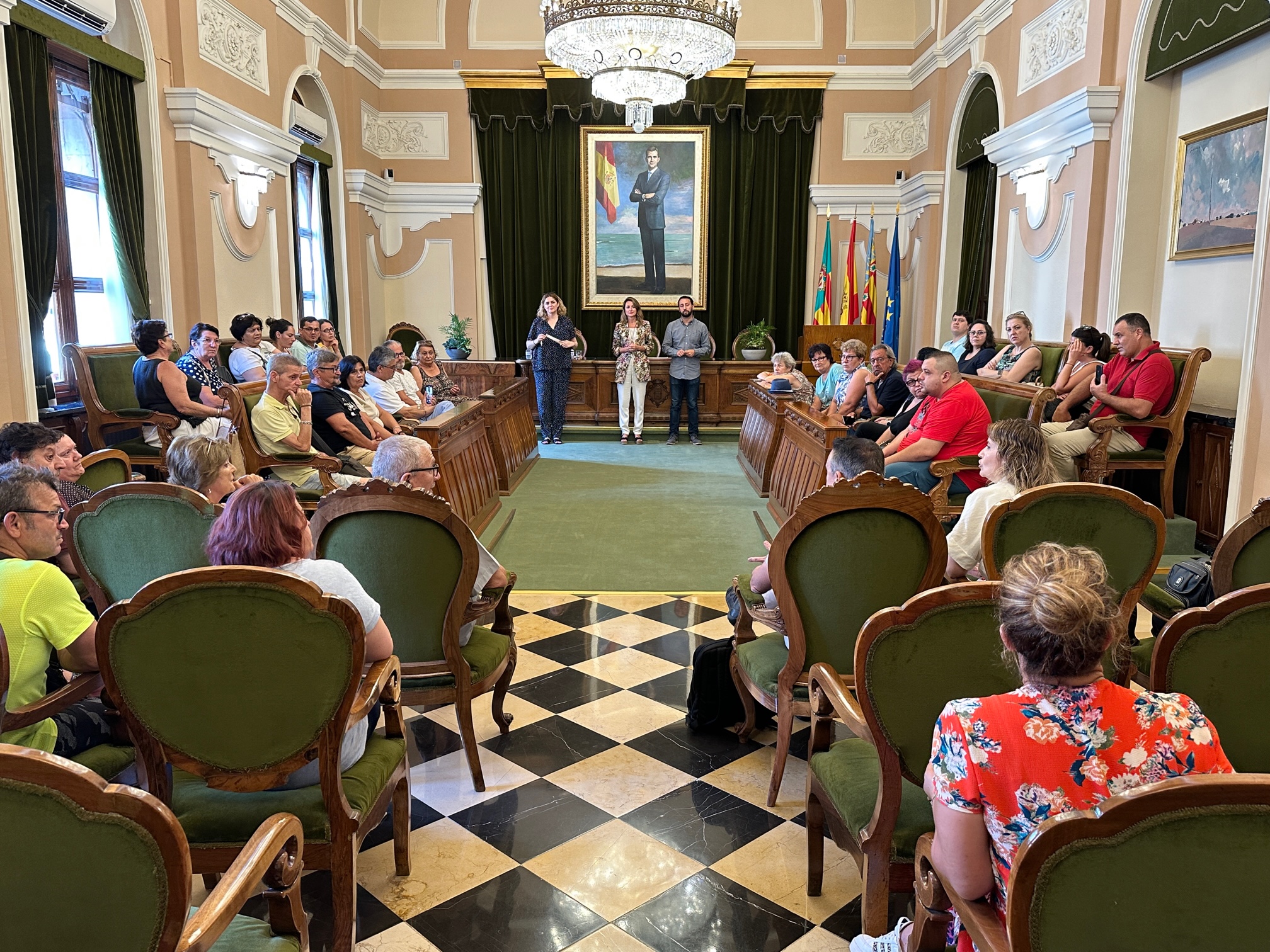 Carrasco informa a los vecinos de Perpetuo Socorro del acuerdo para no incrementar los alquileres sociales