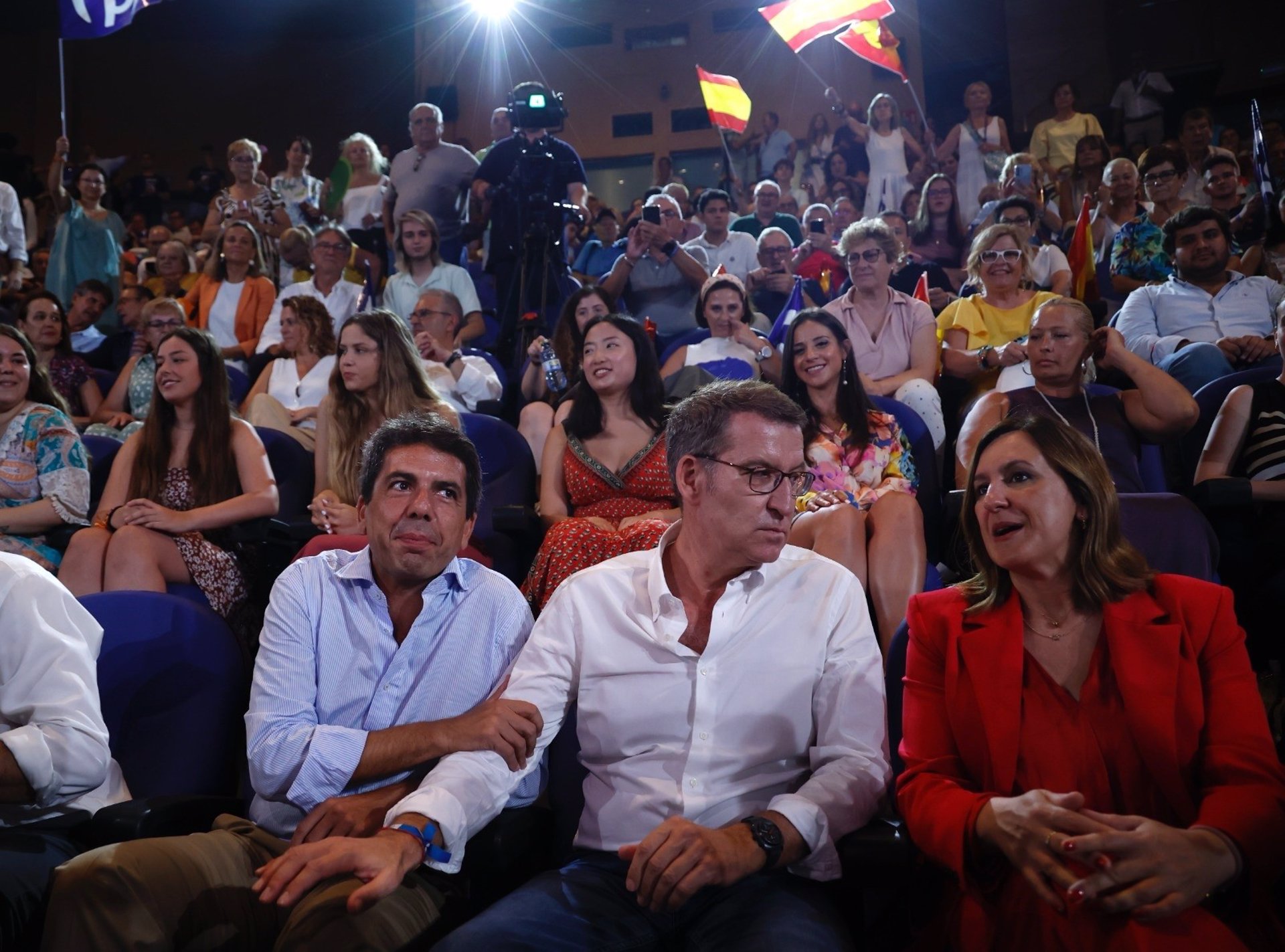 Núñez Feijóo dice que Mazón está 