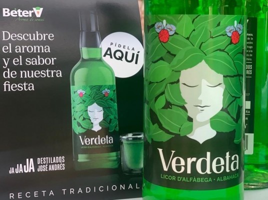 Bétera presenta su licor de alfàbega 'Verdeta'