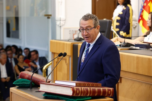 Toni Pérez, nuevo presidente de la Diputación de Alicante con los votos del PP