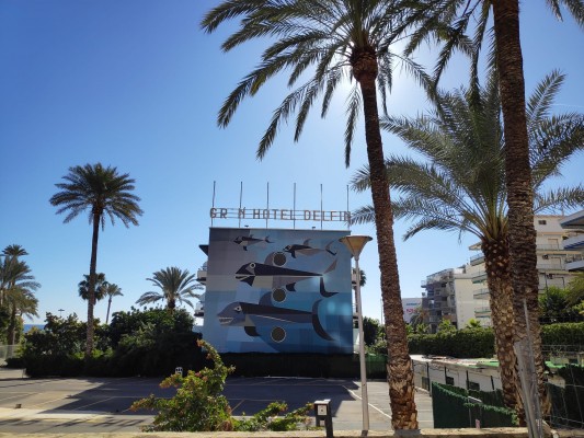 El mural del hotel Delfín de Benidorm, entre la desaparición y su conservación tardía
