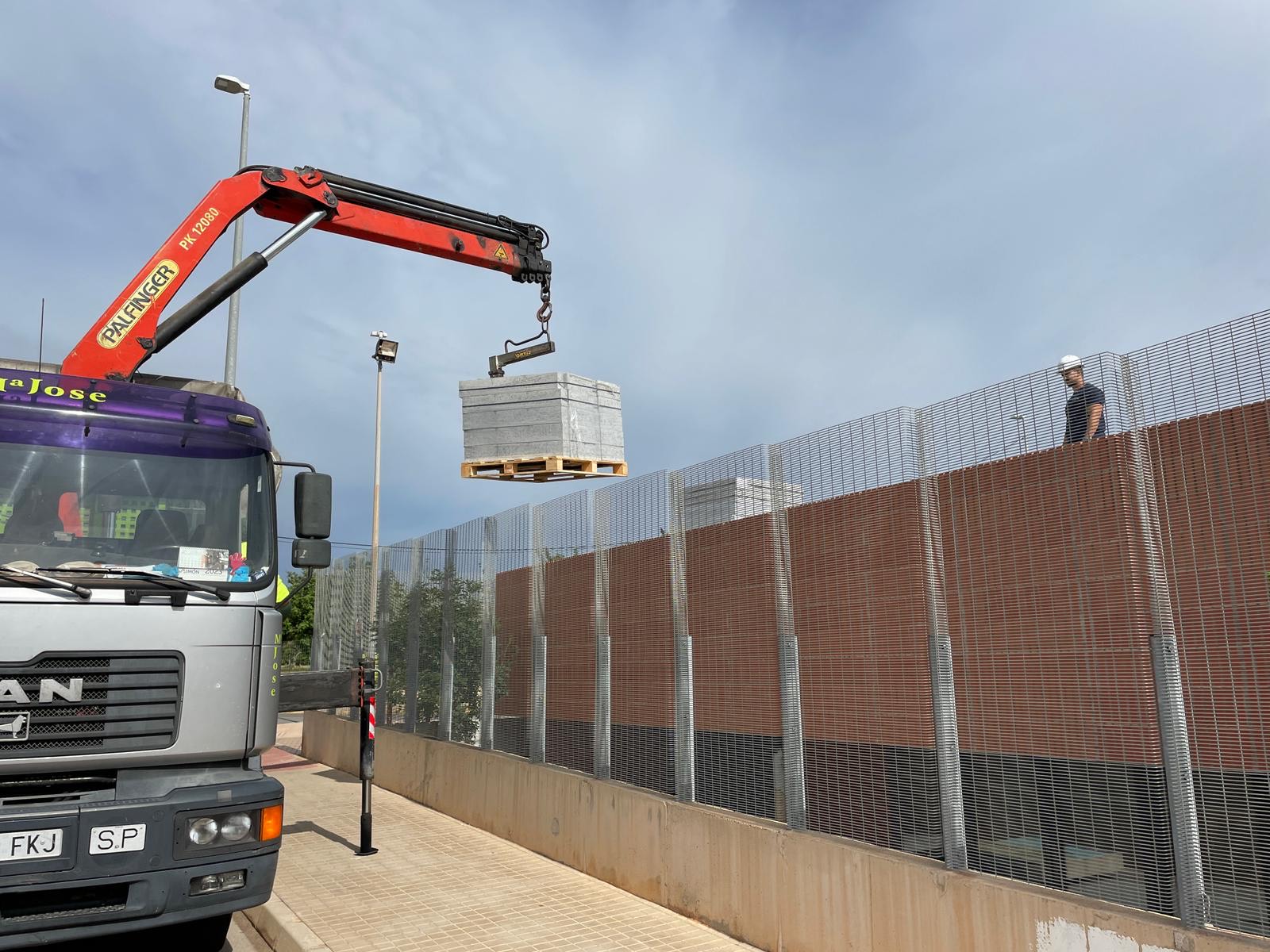 Betxí instal·la plaques solars al Cervantes-Dualde per a crear una comunitat energètica local