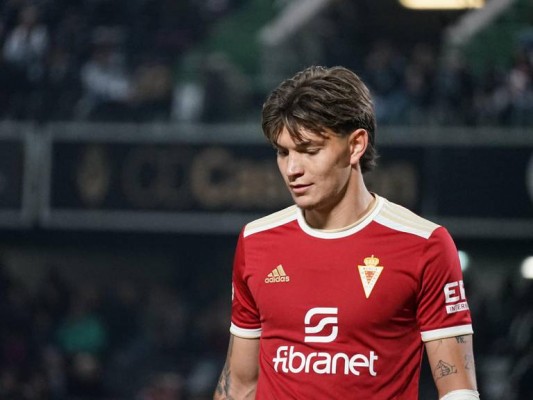 Arnau Solà llega al Efesé cedido por el Almería tras su paso por el Murcia