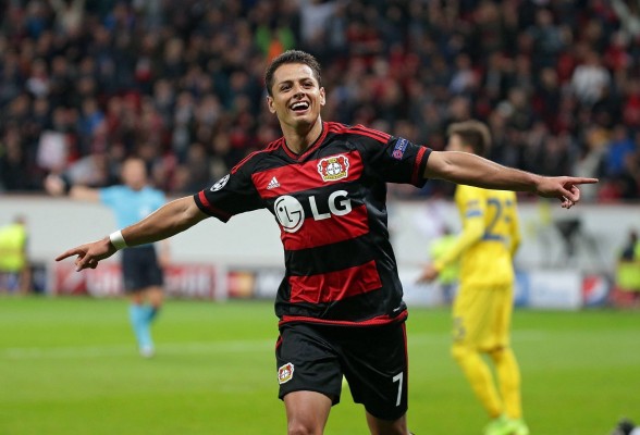 El Valencia CF pregunta por el Chicharito y confirma que busca 9 para enero
