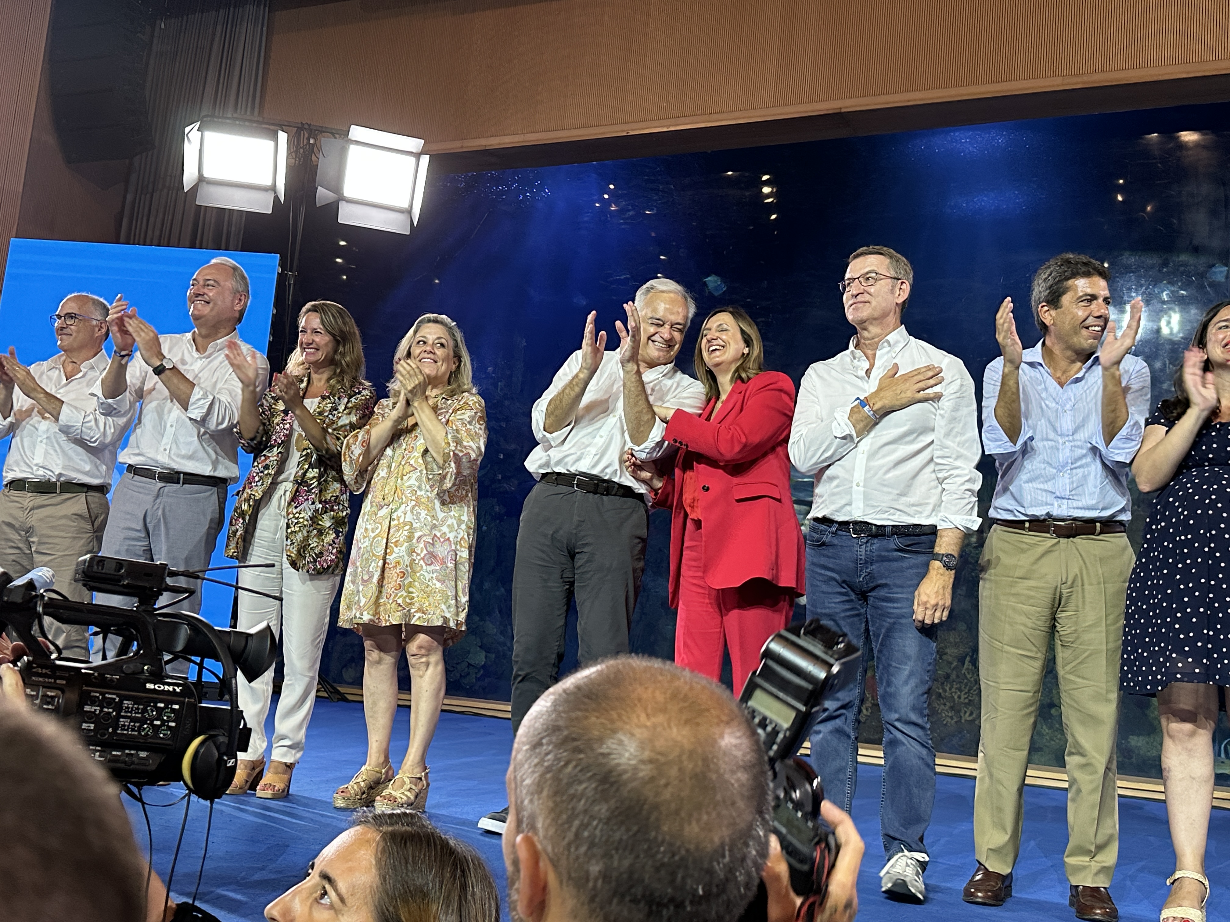 Carrasco arropa a Feijóo en el mitin de València e insta a 