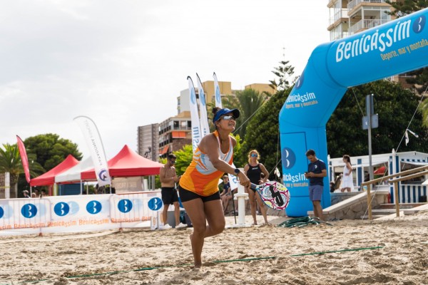 El circuito provincial de beach tennis hace parada en las playas de Benicàssim