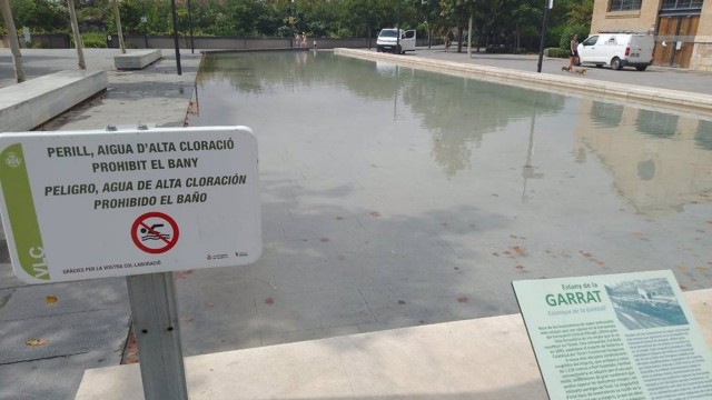 Cierra el Parc Central por la posible presencia de un protozoo en las láminas de agua