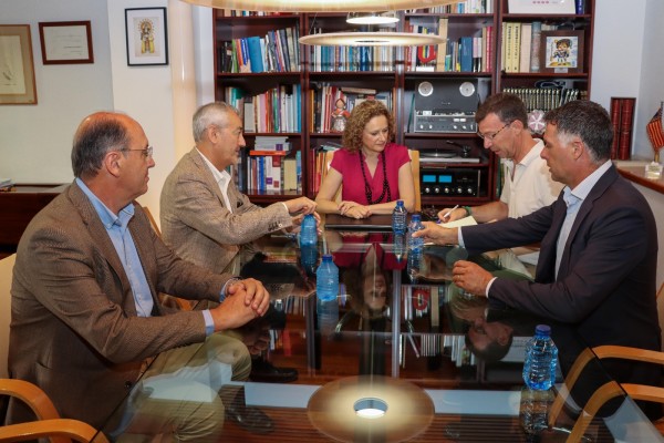 Torrent incrementará la limpieza del municipio tras la firma del nuevo contrato

