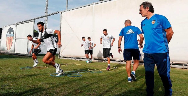 Nueve de los últimos diez técnicos del Valencia puntuaron en su debut liguero