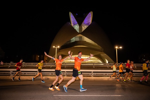 La 15K Nocturna FibraValencia renueva su acuerdo con Transvia Sport para la gestión turística de la prueba
