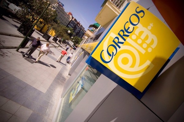 Correos mantiene abiertas sus oficinas 