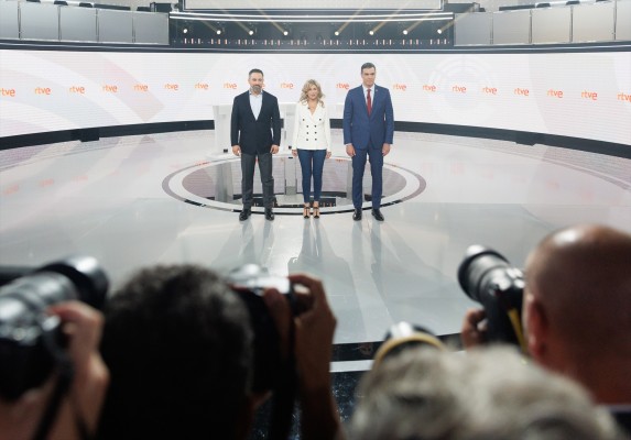 Apenas una mención directa a la Región en el debate a tres: el Mar Menor... como ataque político