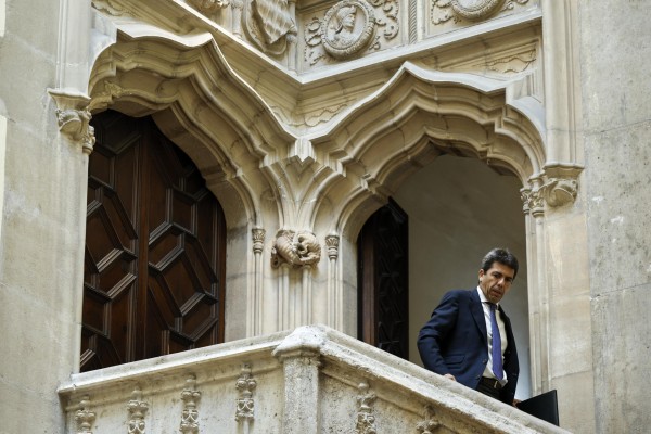 Mazón nombra un Consell en el que asume todo el control político y marca distancia con Vox 