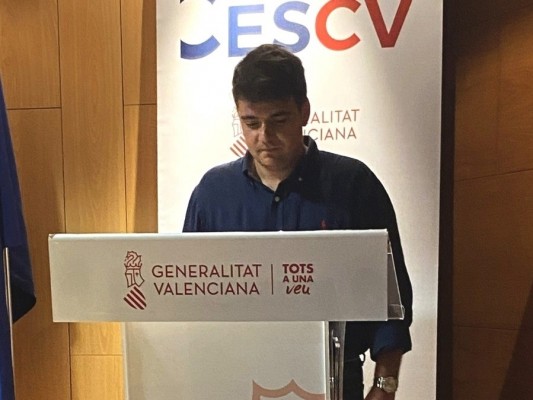El secretario de Coincopesca, Manuel Albiol, toma posesión como consejero del CES-CV