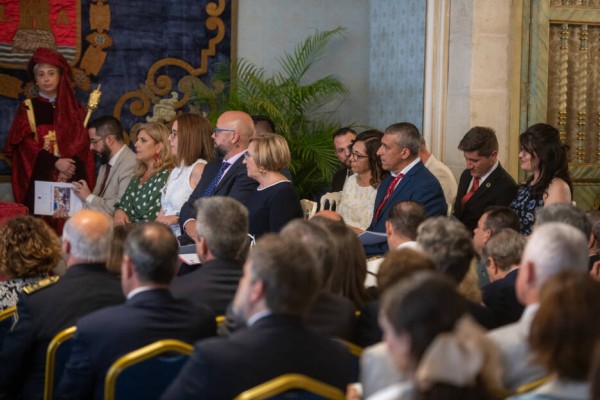 La oposición de Alicante se refuerza con asesores: el PSOE rescata al exedil Marín y Vox prevé tres