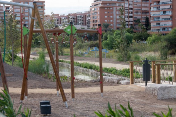 Alicante amplía la contrata de zonas verdes para 'asumir' el Parque del Mar con un millón más