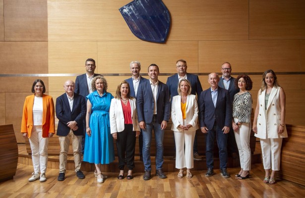 Mompó presenta un equipo de gobierno paritario en la Diputación de València y solo con el PP