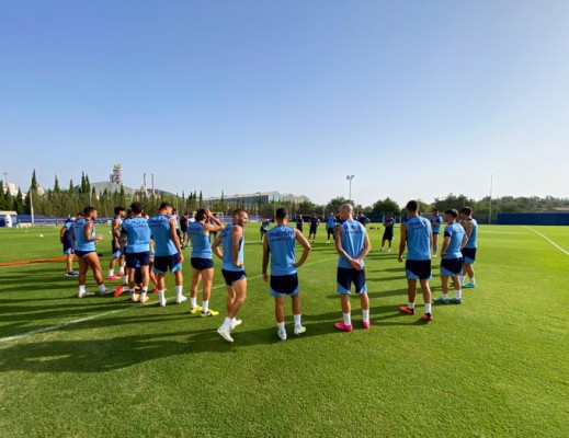 Dani Gómez, al margen en su vuelta al Levante al recuperarse de una lesión de tobillo
