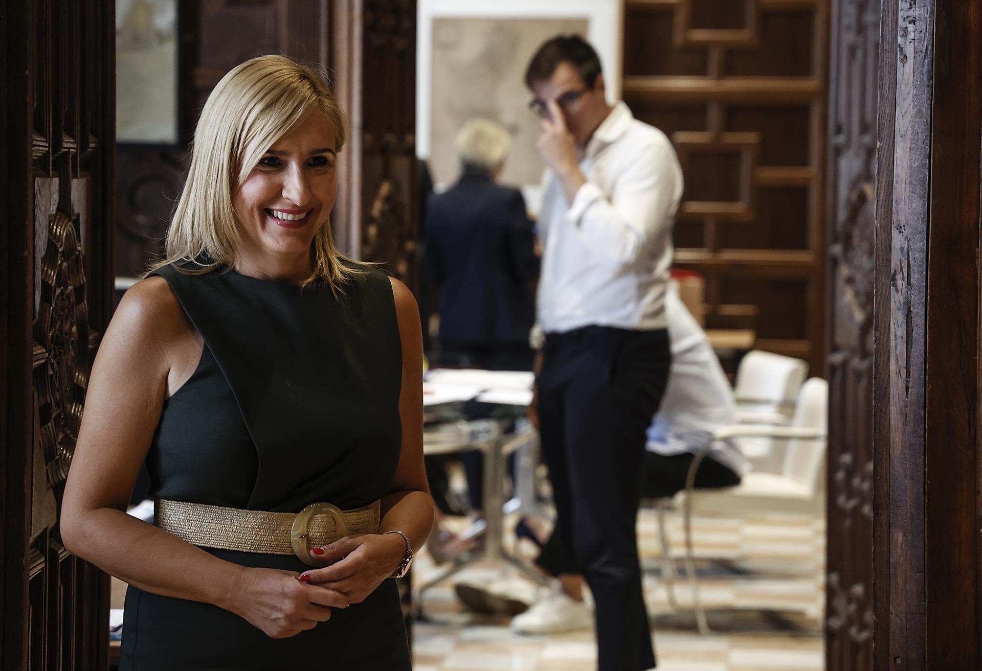 La nueva consellera Salomé Pradas a su llegada al Palau. Foto: ROBER SOLSONA/EUROPA PRESS  - 