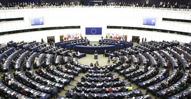 La Eurocámara respalda una reforma del mercado eléctrico que prohíba los cortes de suministro