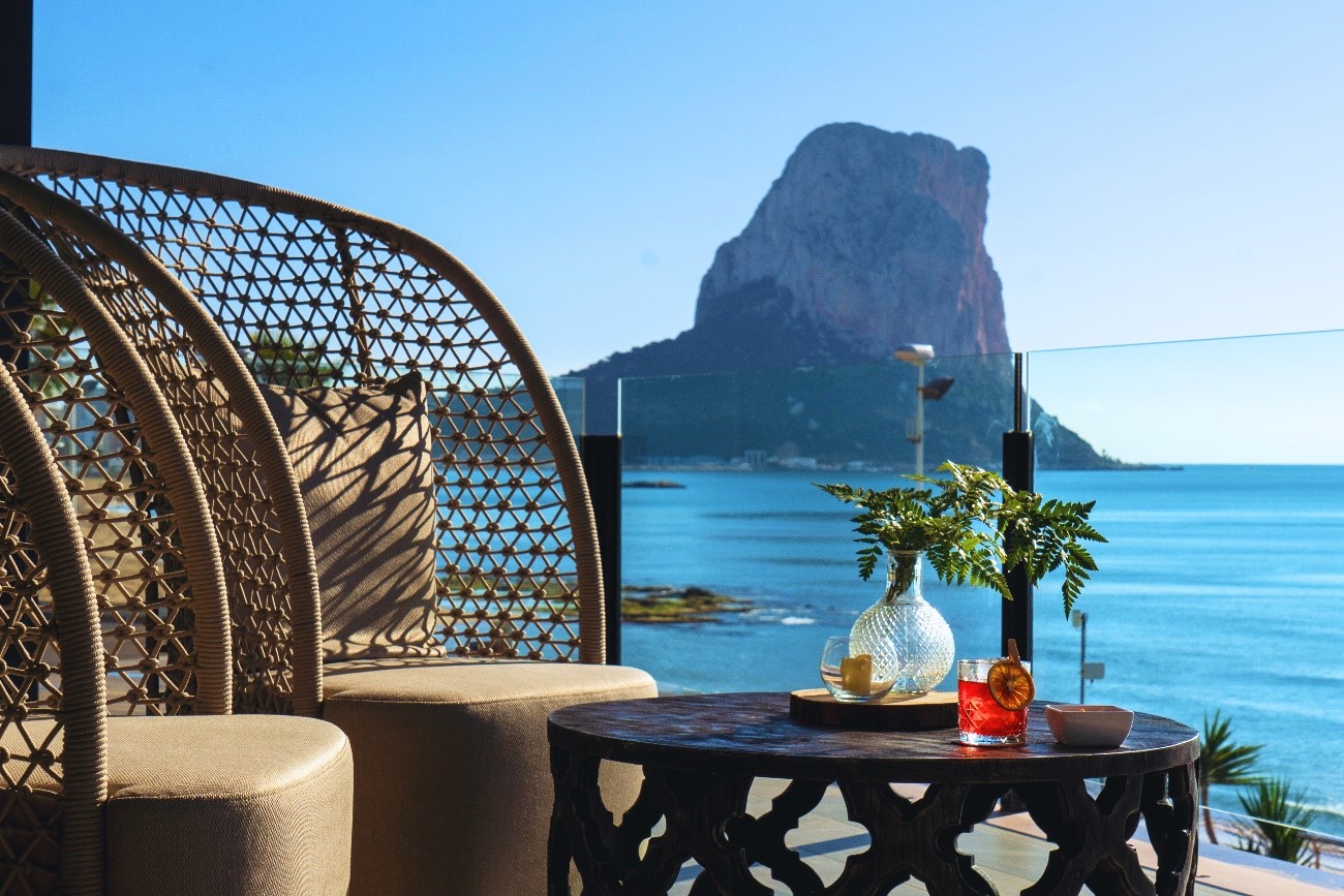Calpe y sus espacios junto a la bahía: los paseos que revelan la esencia del Mediterráneo
