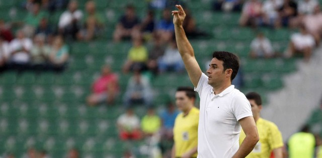 El Alcorcón aprovecha un regalo defensivo para eliminar al Elche