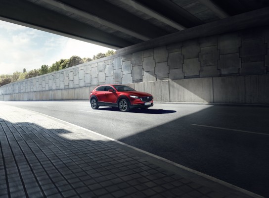 Mazda presenta el CX-30 2024 con sistemas de seguridad e infoentretenimiento mejorados