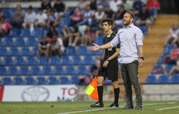 Tevenet advierte que para el Cornellà también es importante pasar