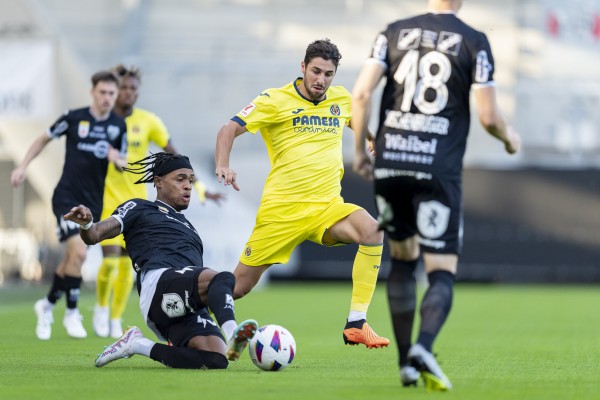 El Villarreal golea al Rheindorf Altach y se lava la cara tras el traspiés del primer amistoso