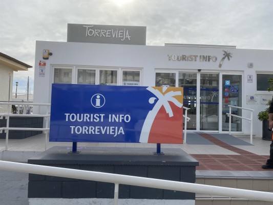 Turisme refuerza el servicio Tourist Info este verano con más de 35 oficinas y puntos de atención 