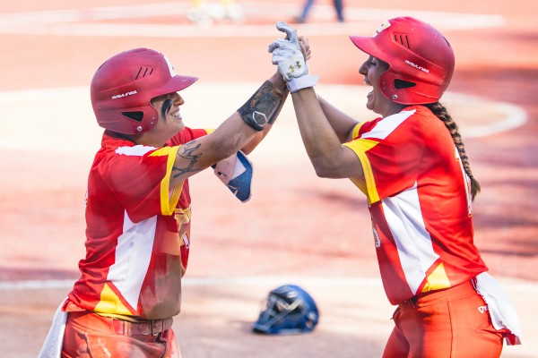 España arrolla a Sudáfrica en su estreno en la Copa Mundial de sófbol en Valencia