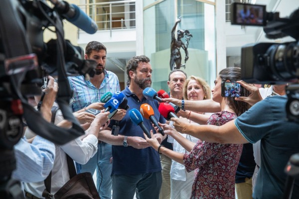Espinosa de los Monteros reta a López Miras a que 
