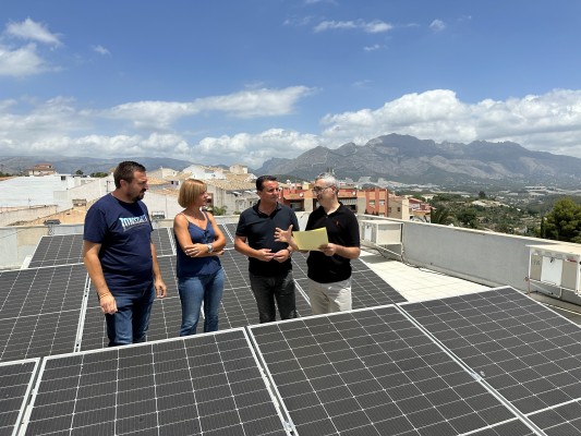 Las placas solares del Centre Juvenil de La Nucía reducen su factura eléctrica
