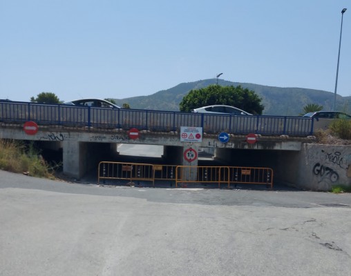 La CHJ cierra al tráfico un tramo de la rambla de l'Albir por riesgo de inundación