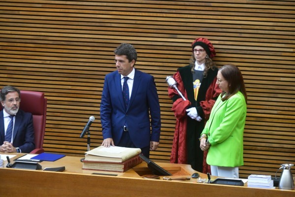 Mazón toma posesión como presidente de la Generalitat: 