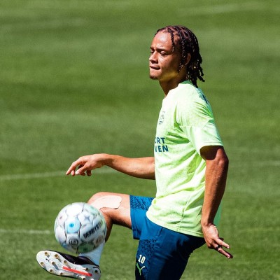El PSG recompra a Xavi Simons
