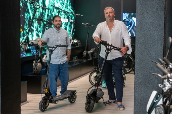 Los Gómez Sirvent entran en la firma de movilidad sostenible Ecovoltaje para impulsar su expansión